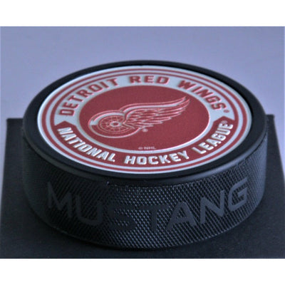 Detroit Red Wings Hockey Puck - Textured Arrow